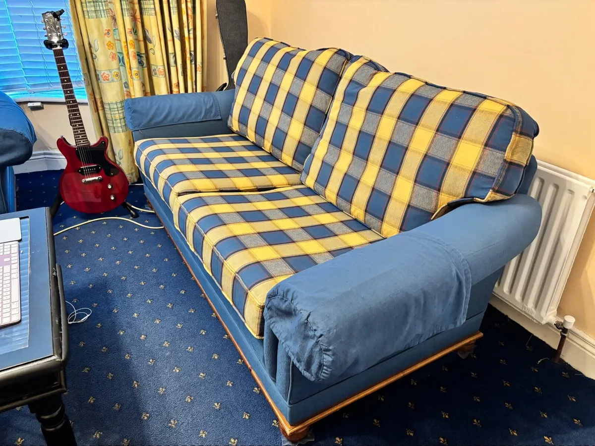 3-piece Suite for €1 - Image 1