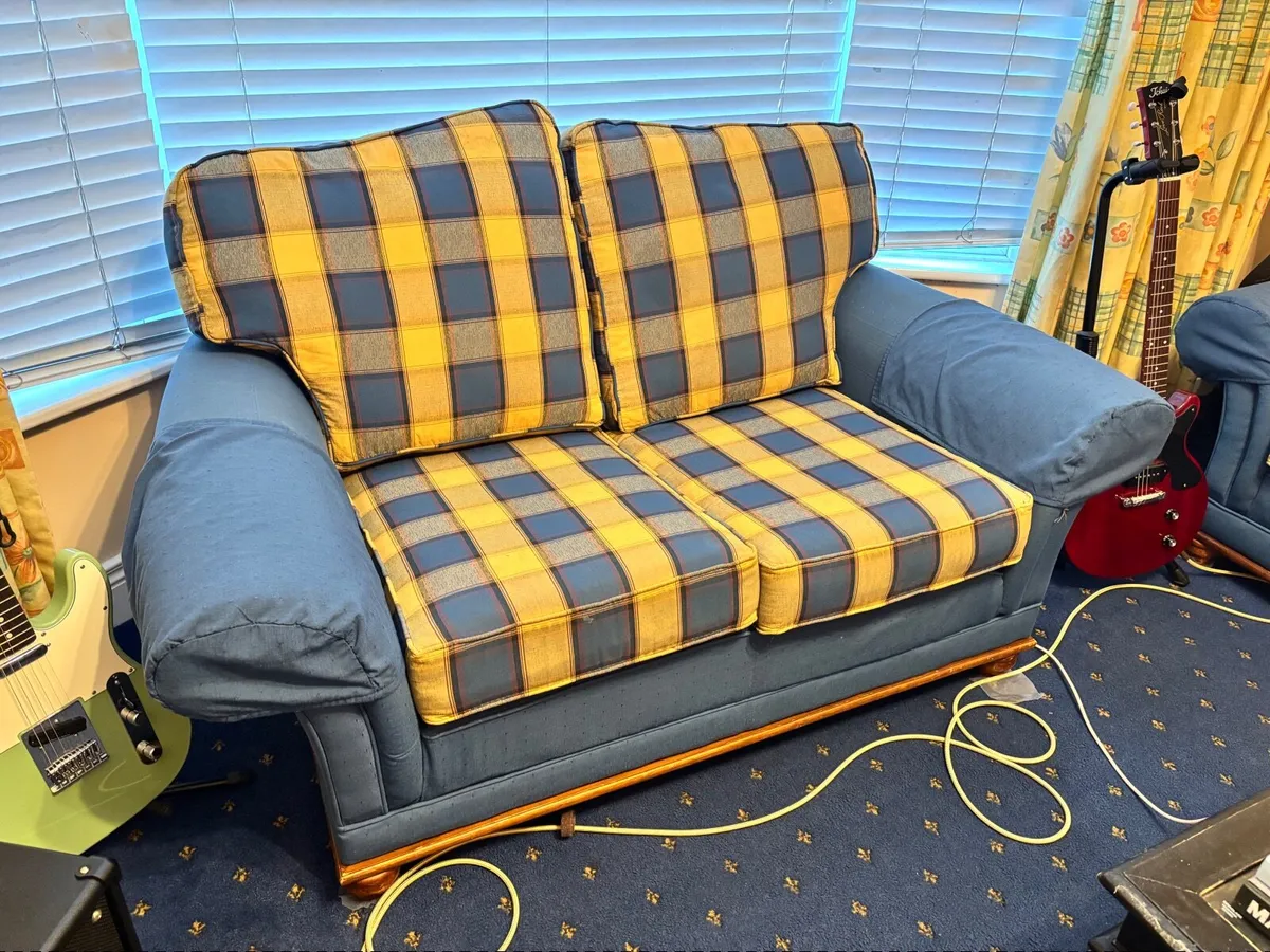 3-piece Suite for €1 - Image 3