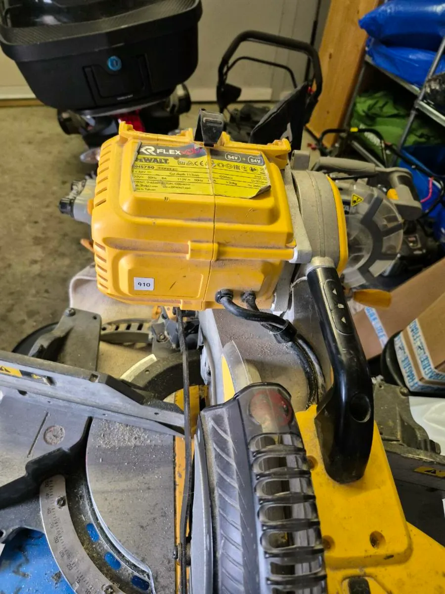 Dhs780 dewalt saw - Image 2