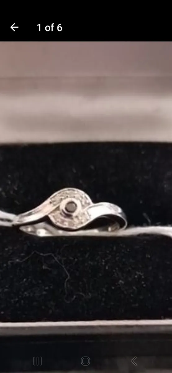 9ct white gold sapphire & diamond ring - Image 1