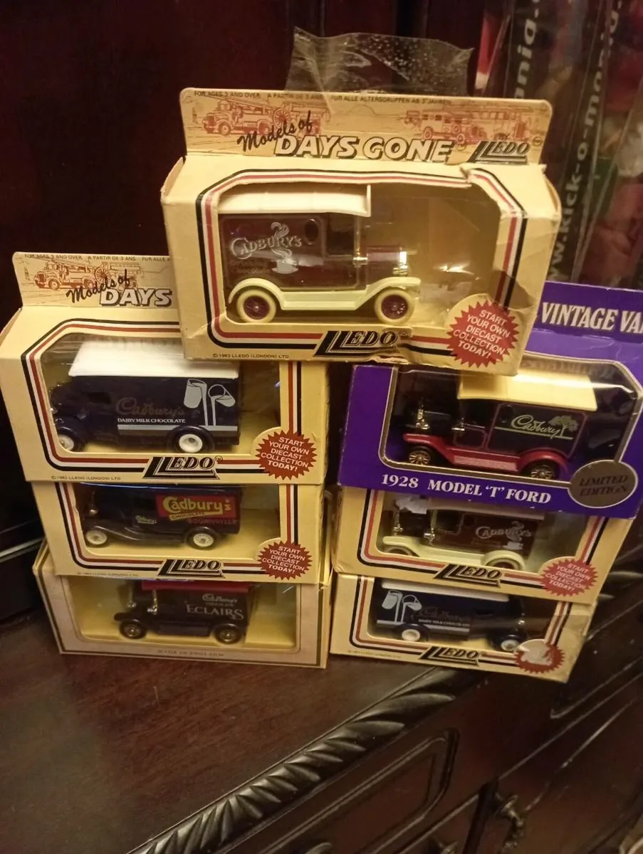 VINTAGE LlEDO CADBURY CHOCOLATE DIE - CAST MODLES - Image 1