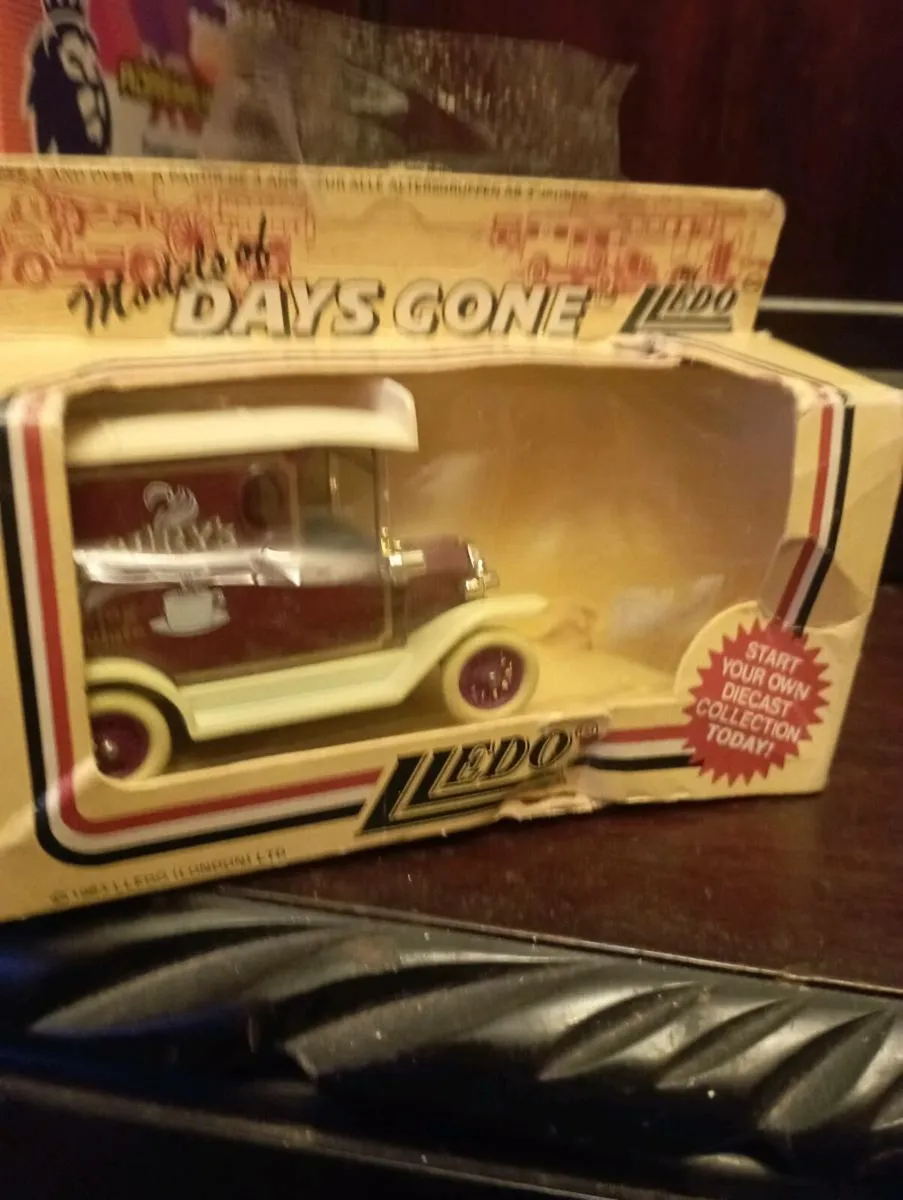 VINTAGE LlEDO CADBURY CHOCOLATE DIE - CAST MODLES - Image 2