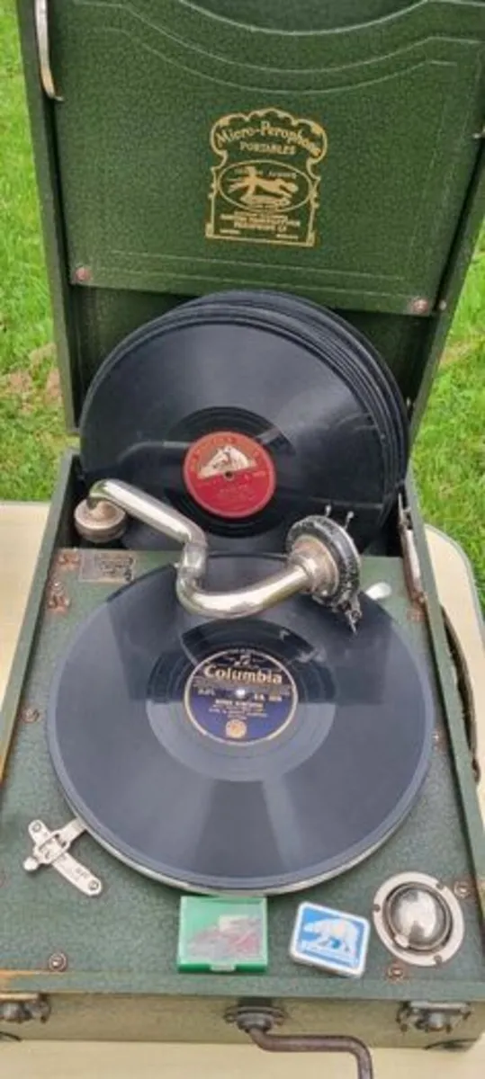 Suitcase Gramophone 78 RPM Brand MICRO PEROPHONE - Image 1