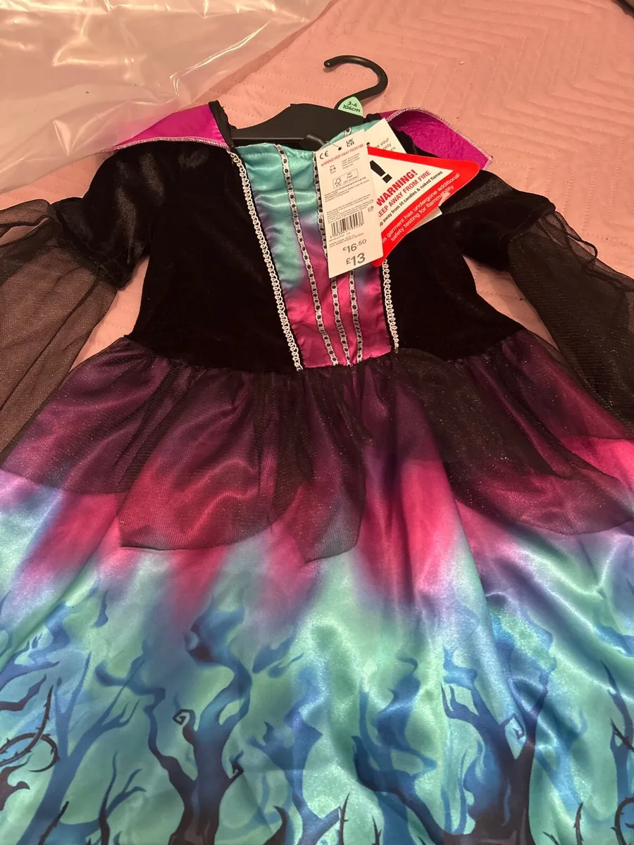 Halloween Costumes age 3/4 - Image 1