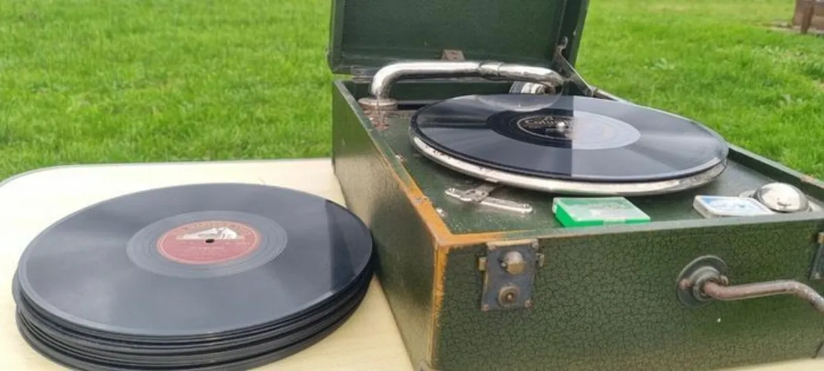Suitcase Gramophone 78 RPM Brand MICRO PEROPHONE - Image 2
