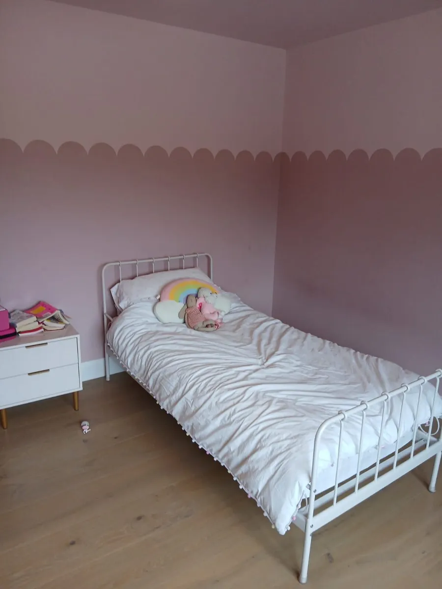 Bed - Image 1