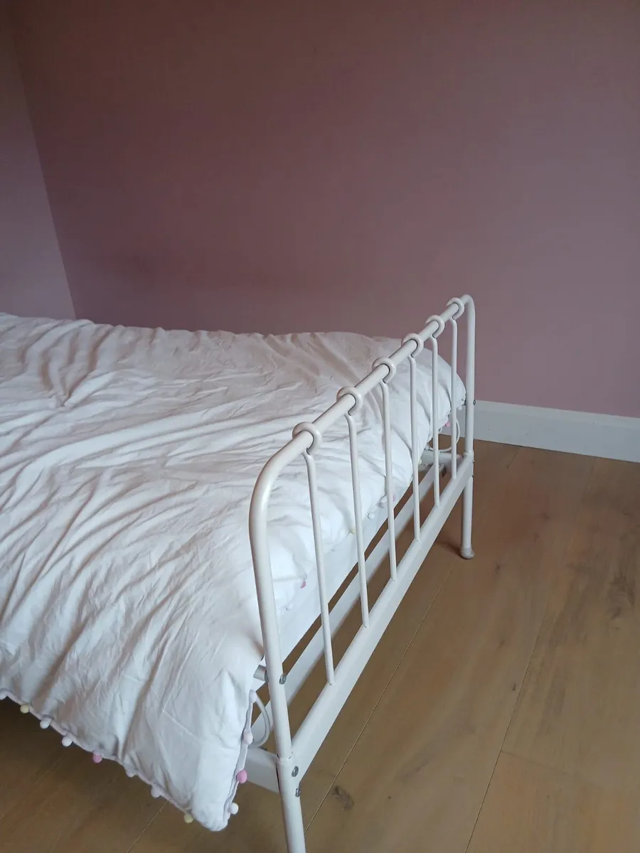 Bed - Image 2