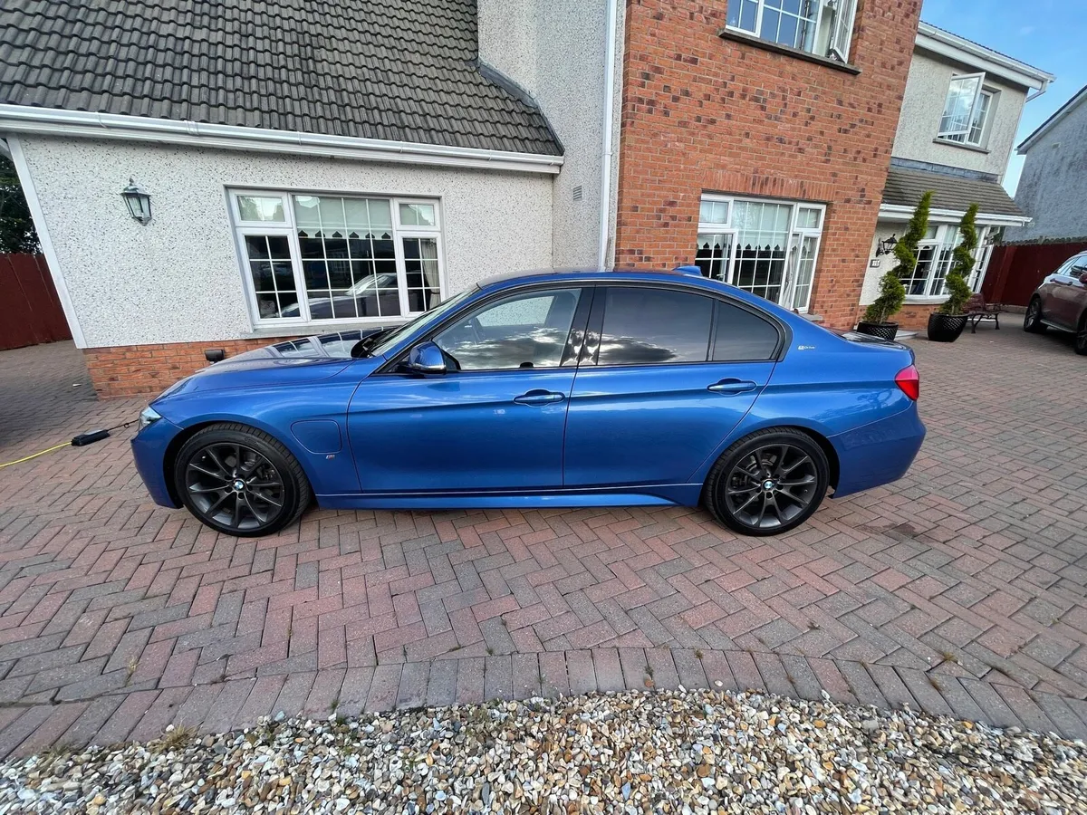 2018 BMW 330e - Image 2