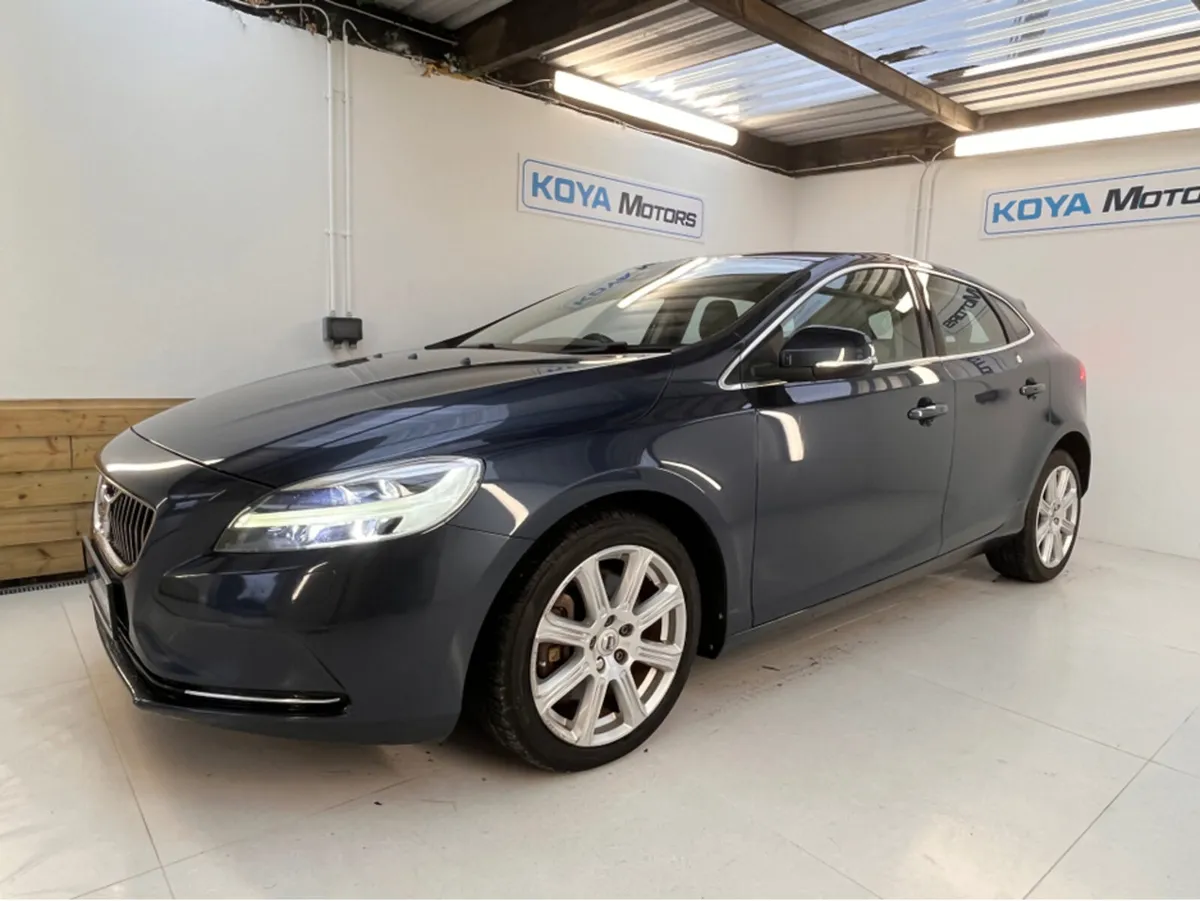 Volvo V40 D4 2.0 INSCRIPTION PRO DIESEL AUTOMATIC - Image 3