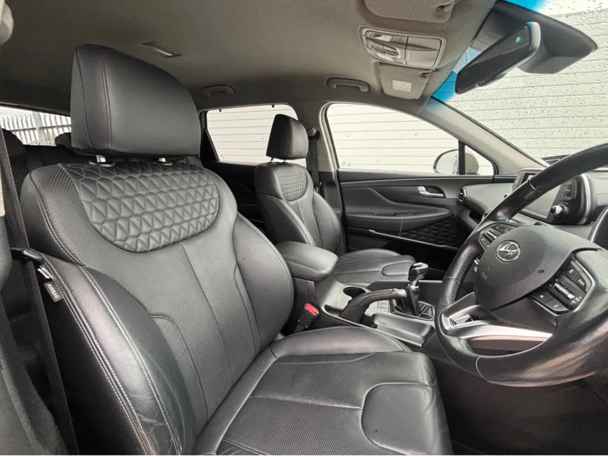 Hyundai Santa Fe 2WD EXECUTIVE PLUS 5DR - Image 4