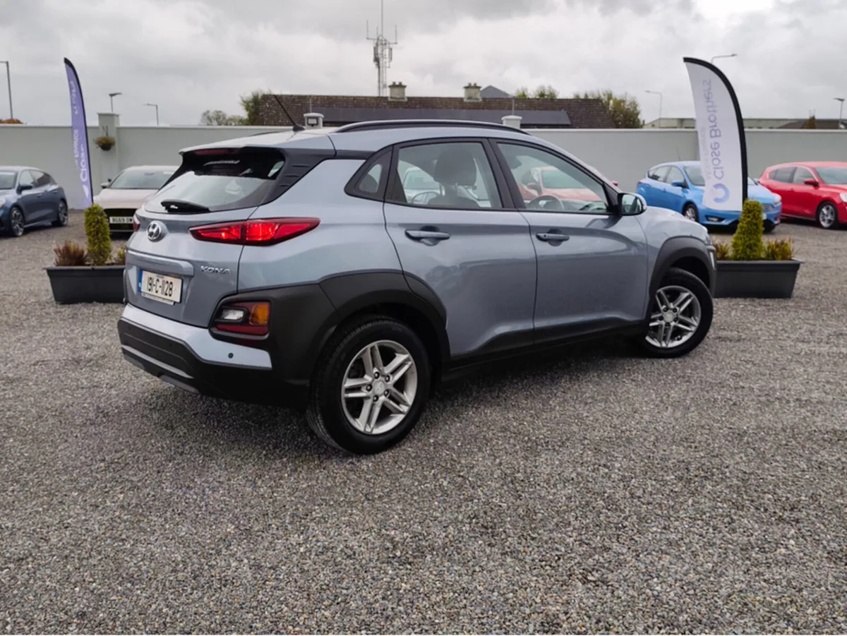 Hyundai KONA LOW MILES KAUAI COMFORT 5DR - Image 2