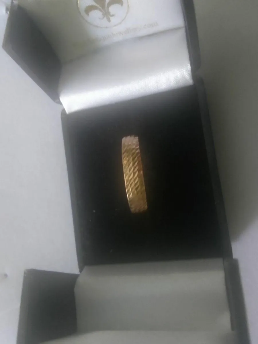 9ct ROSE GOLD DIAMOND CUT BAND RING N - Image 3