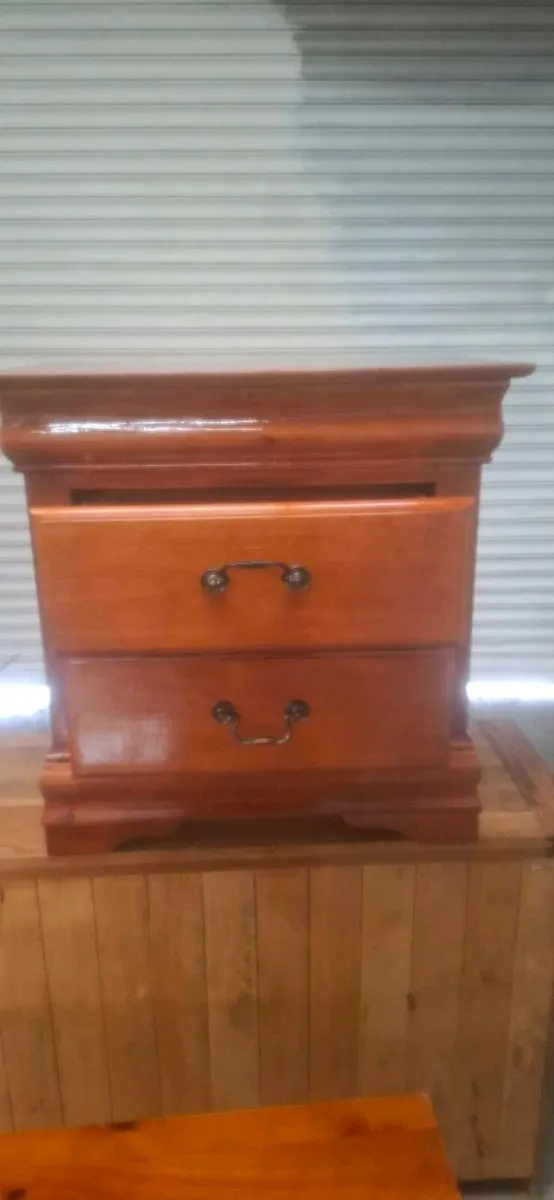 Besides drawers - Image 1