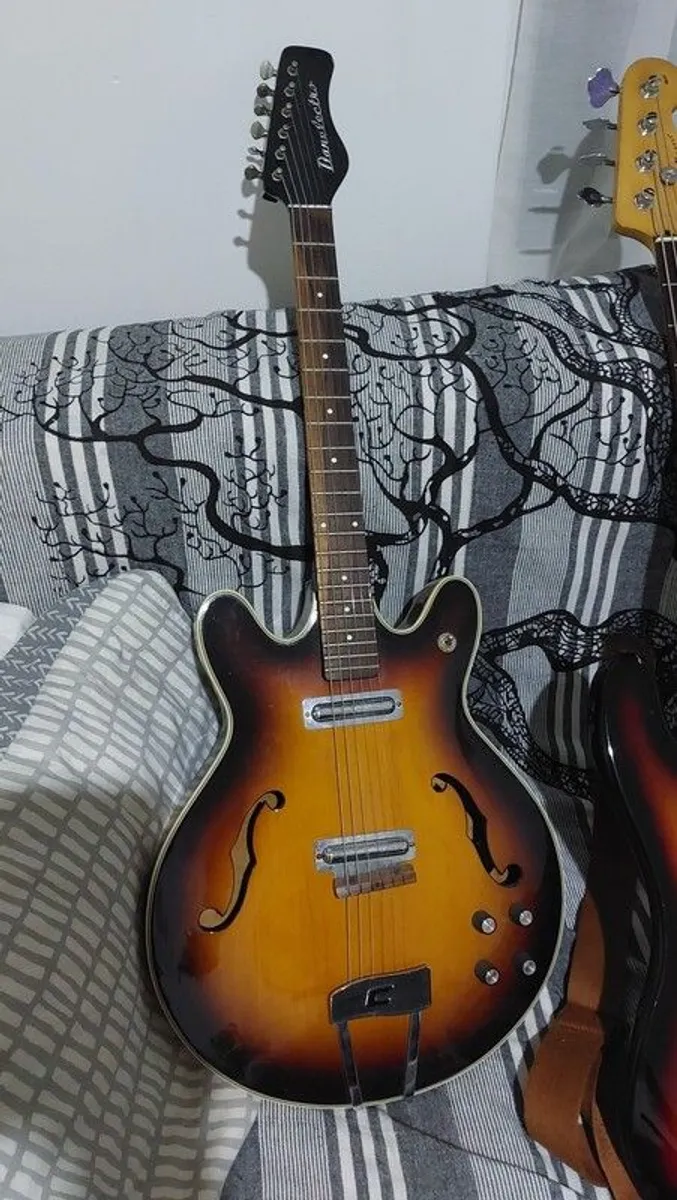 Danelectro 60s Coral Firefly - Image 1