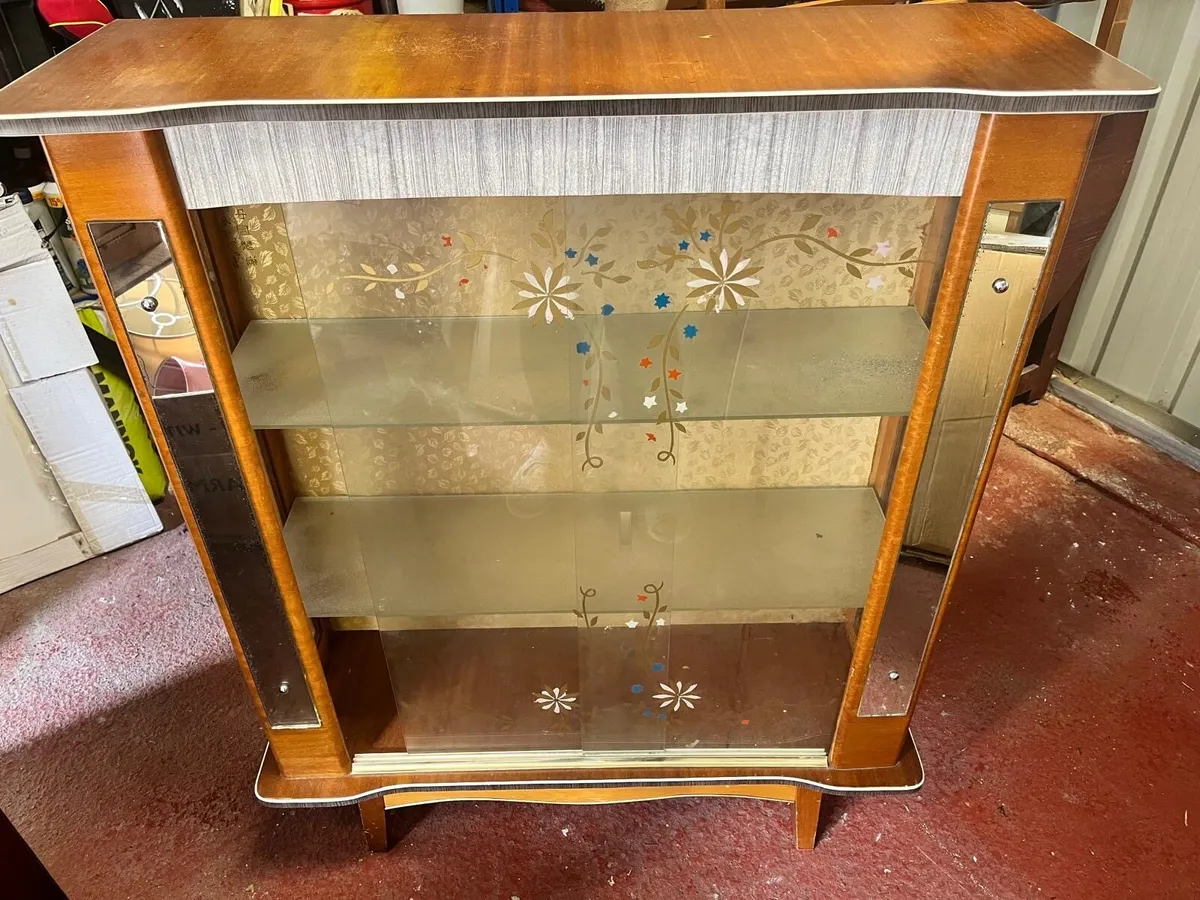 Antique cabinet - Image 1