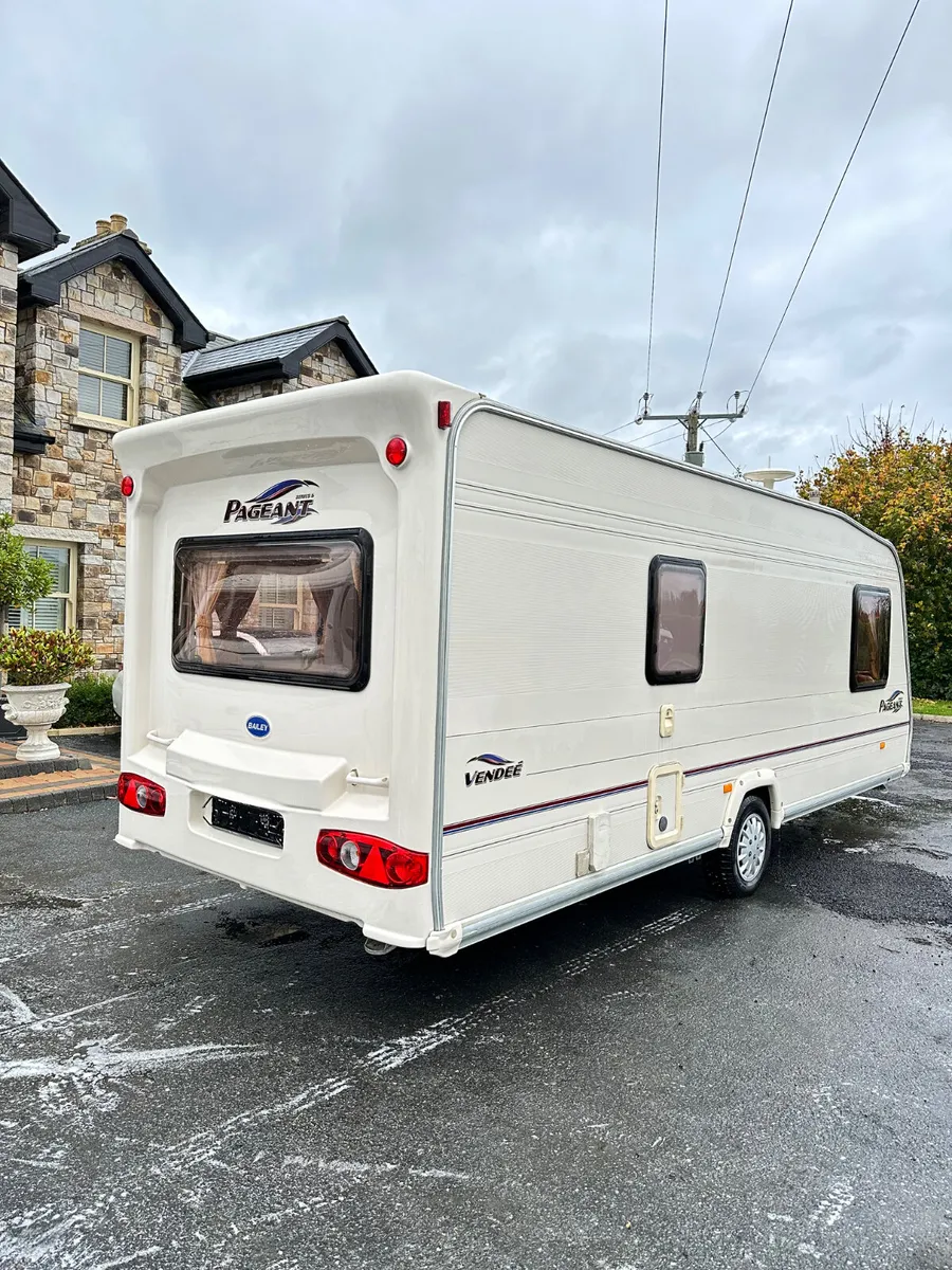 ✨BAILEY PAGEANT VENDEE 4 BERTH FIXED BED✨ - Image 2