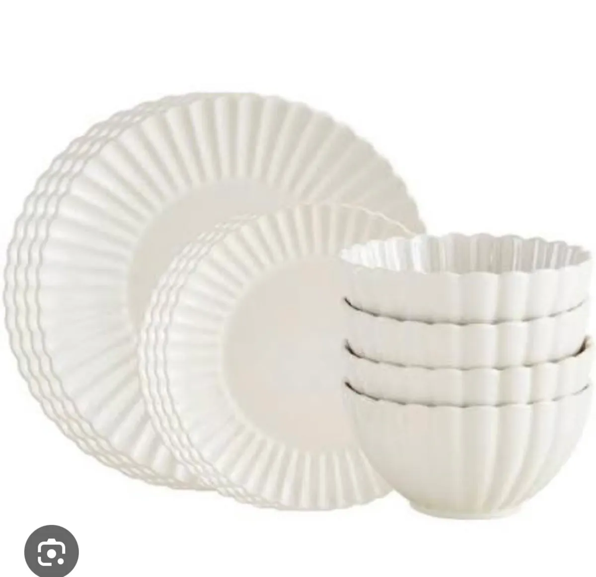 24 piece cream scalloped dinner set