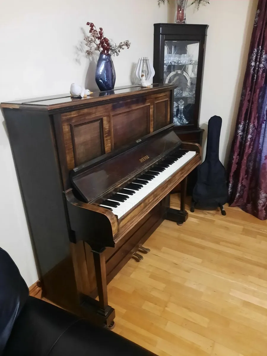 Piano. - Image 3