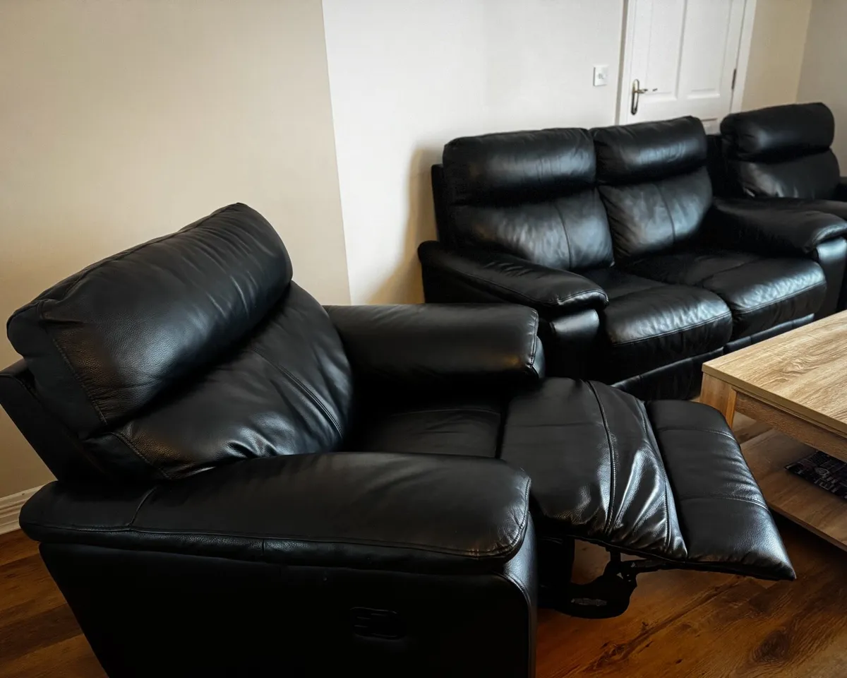 🛋️ Genuine Leather Recliner Suite - Image 3