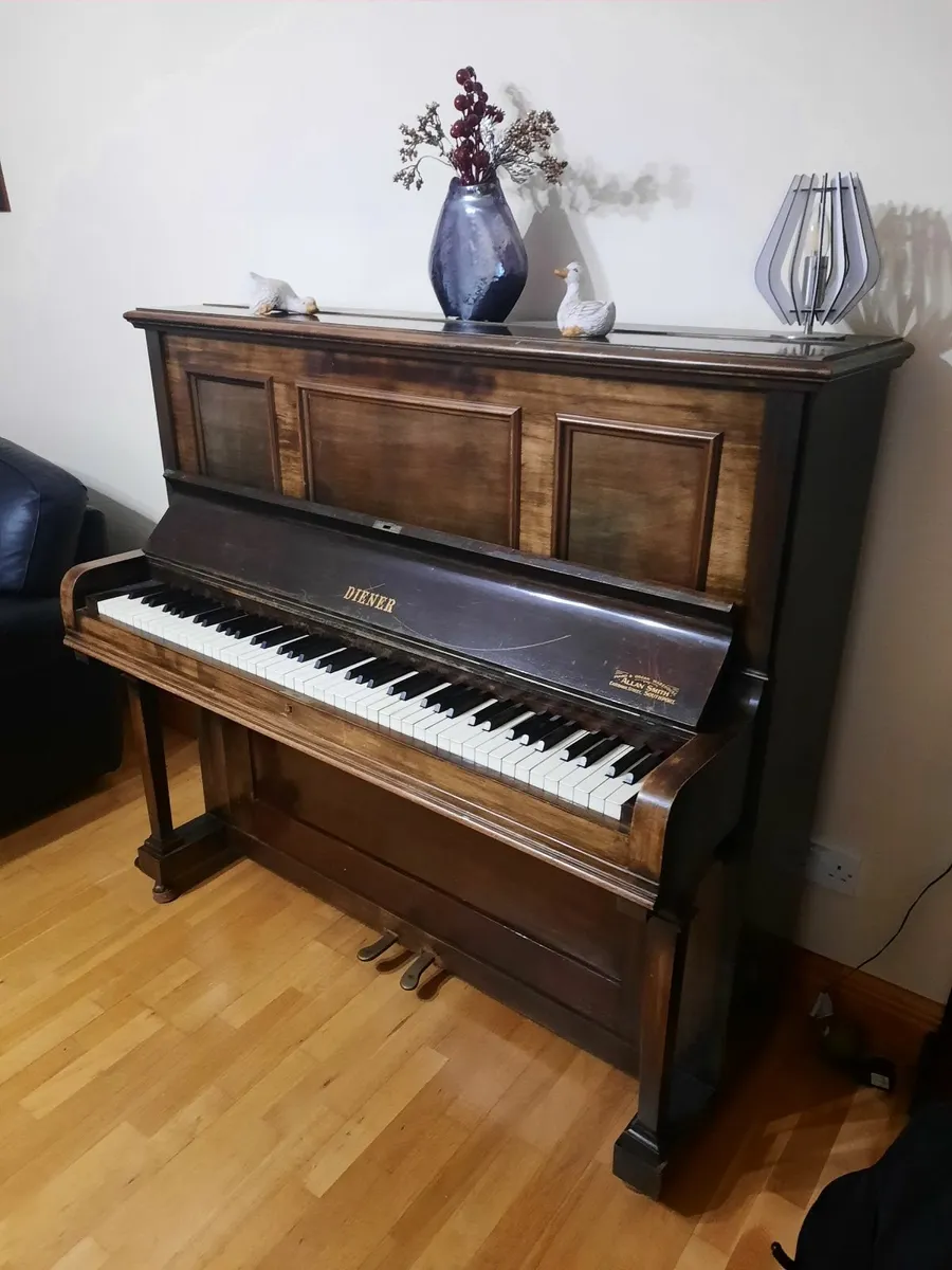 Piano. - Image 1