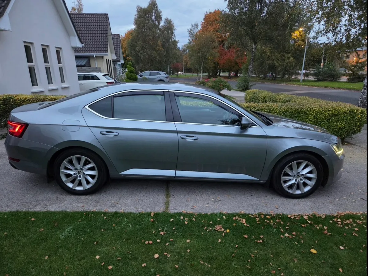 Skoda Superb 2016 - Image 2