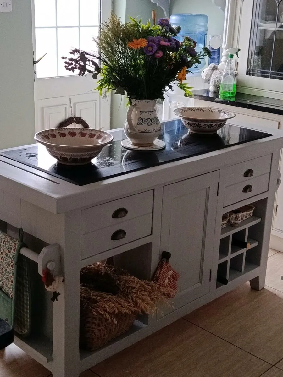 Solid kitchen island granite top delivery arranged - Image 2