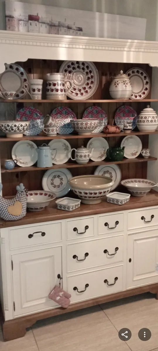 Solid kitchen dresser delivery arranged