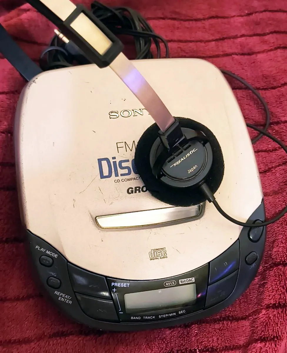 Sony Discman Personal CD Compact Player Radio - Image 1