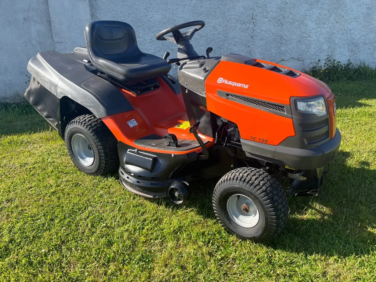 Husqvarna 17hp  40inch cut ride on lawnmower - Image 1
