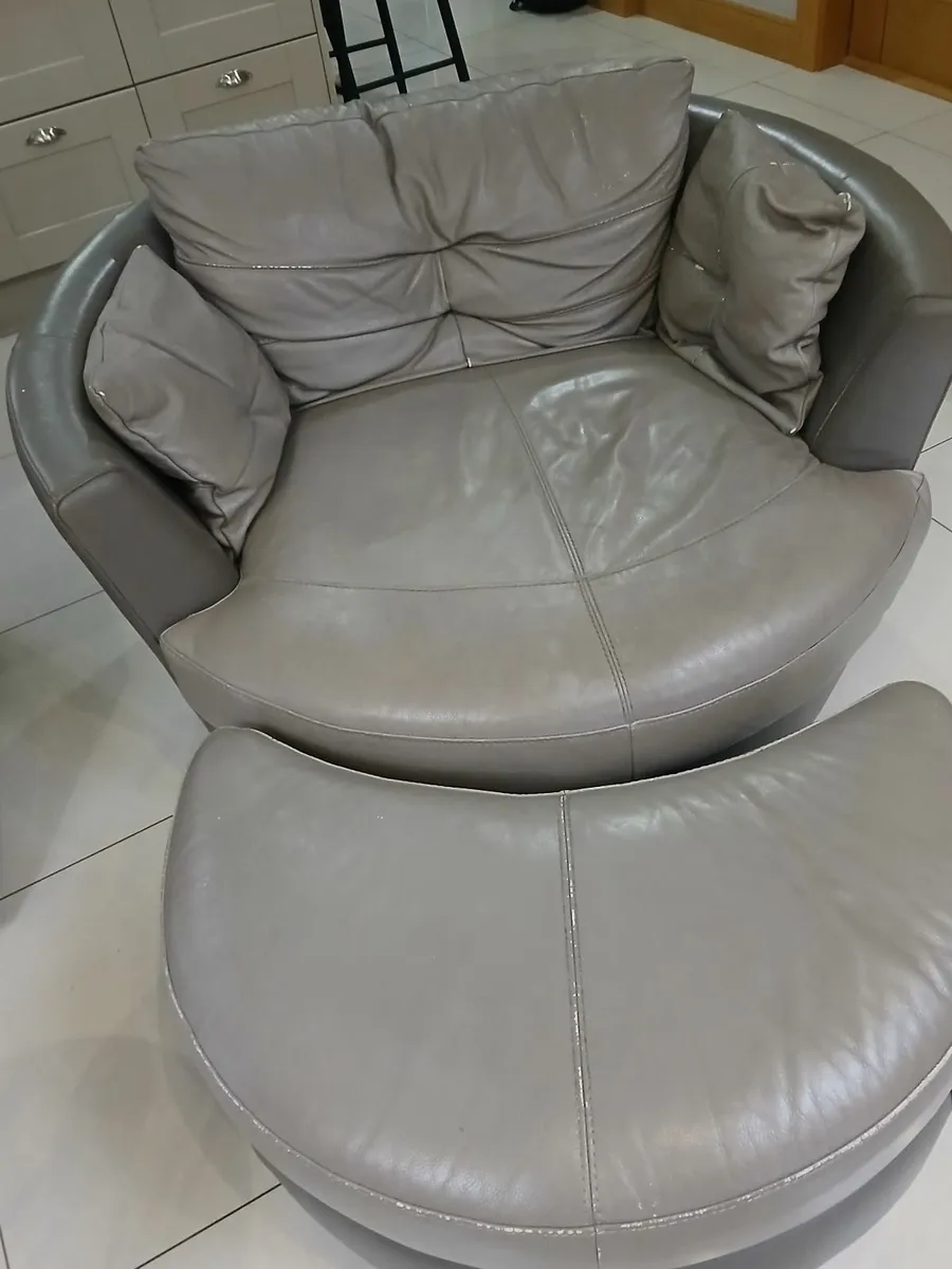 Corner couch and chair - Image 1