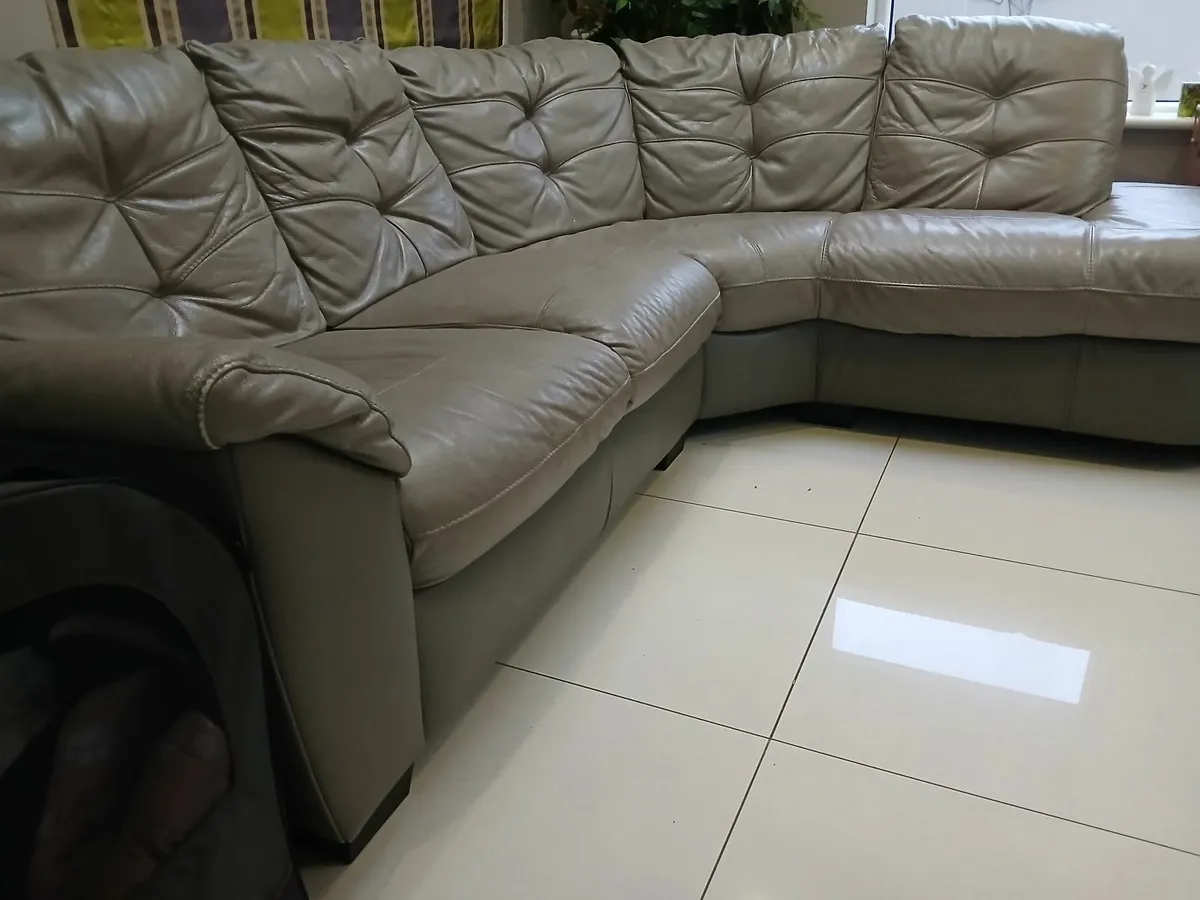 Corner couch and chair - Image 2