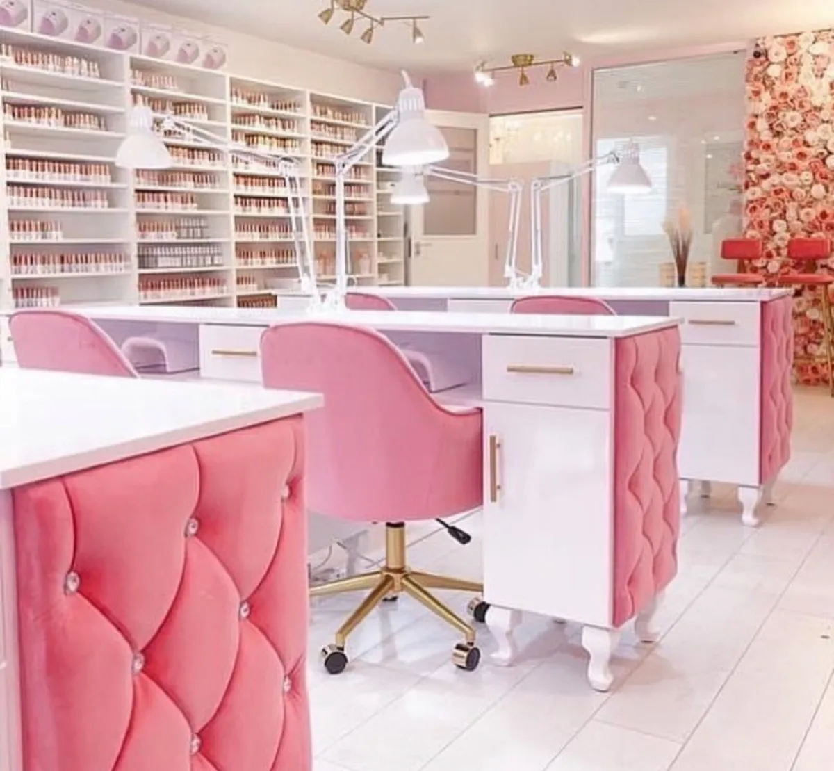 Salon furniture. - Image 4