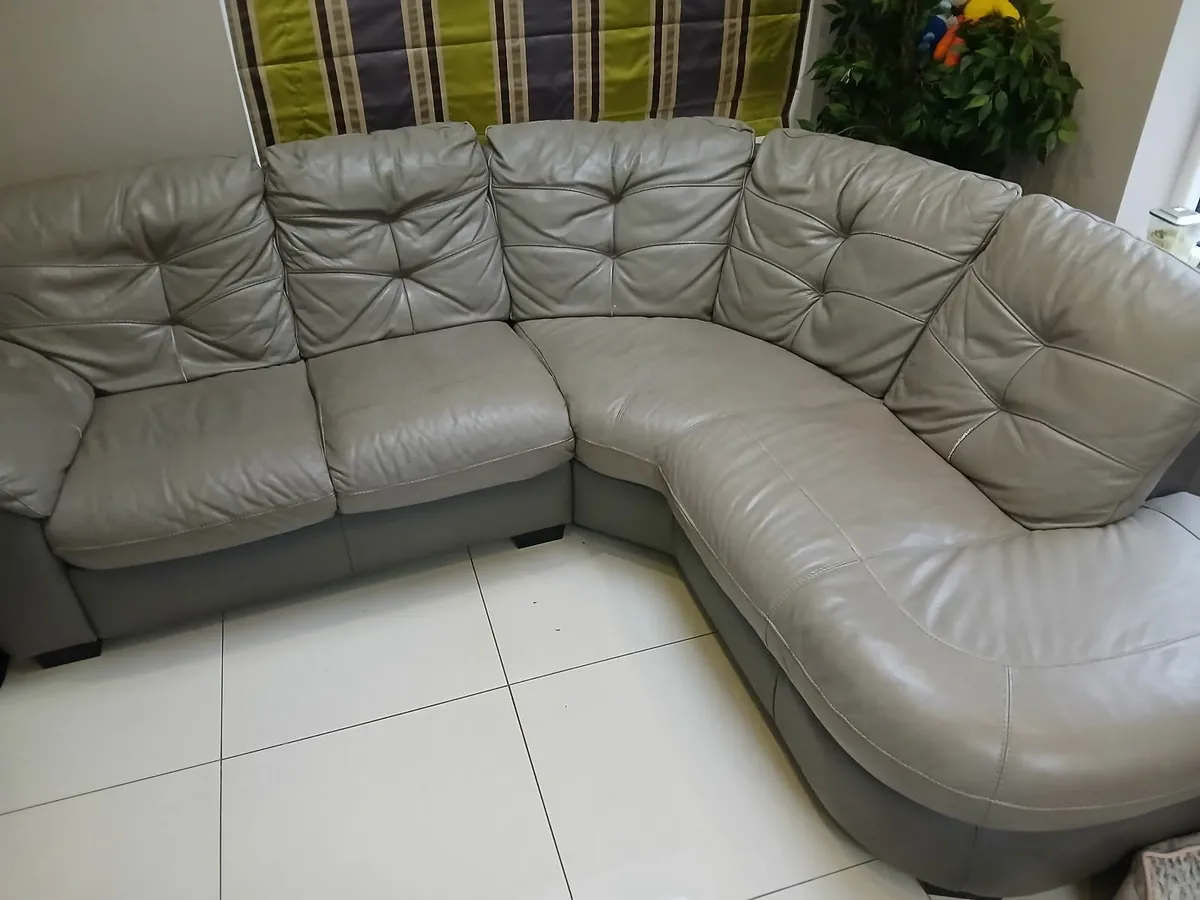 Corner couch and chair - Image 3