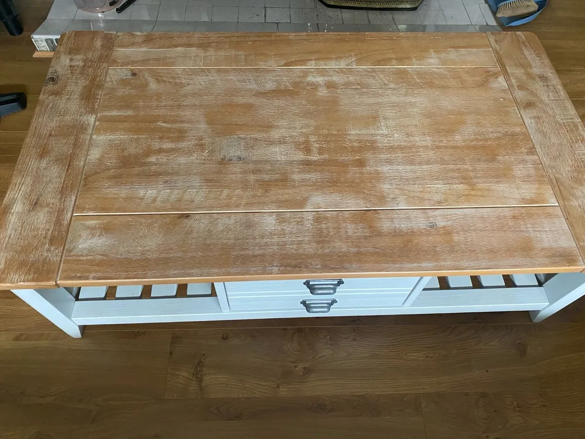 Solid wood table - Image 1