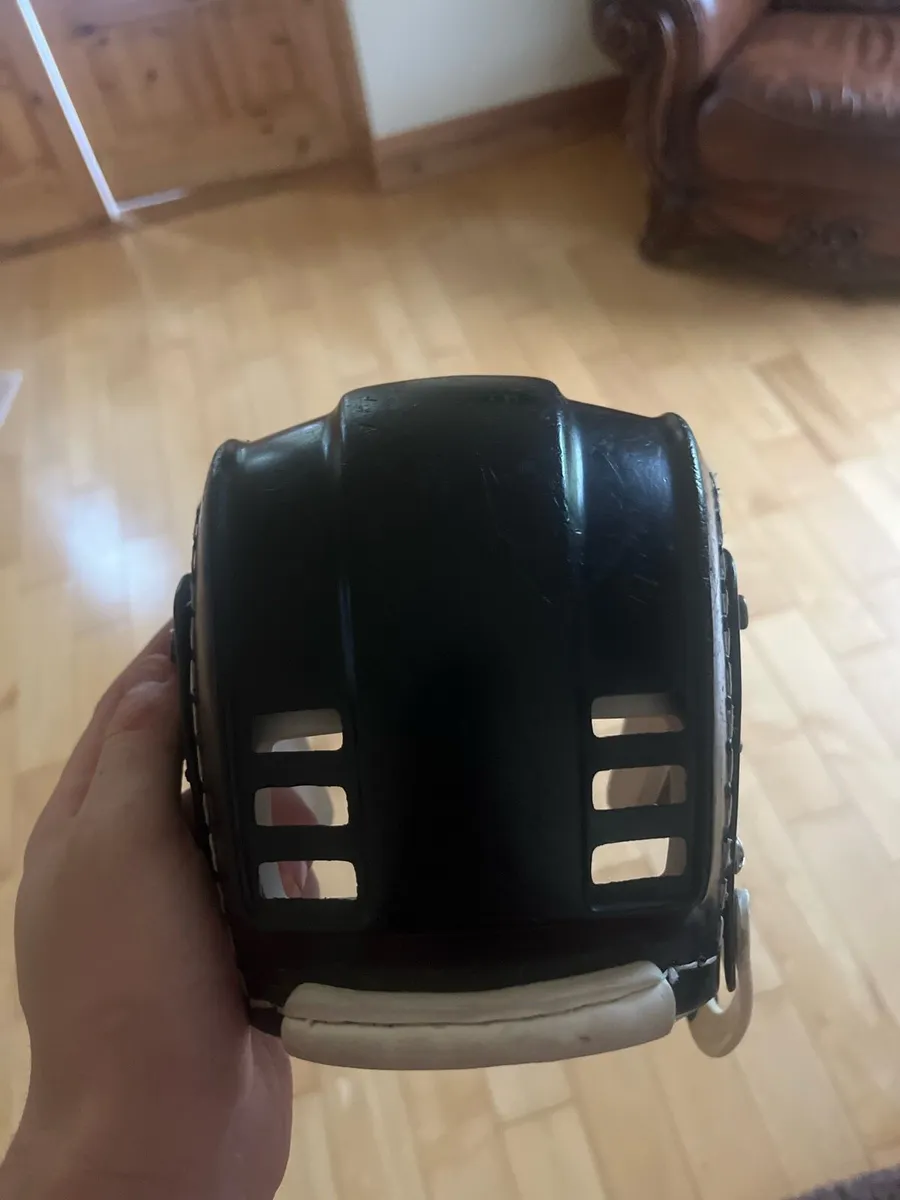 Oldstyle hurling helmet - Image 2