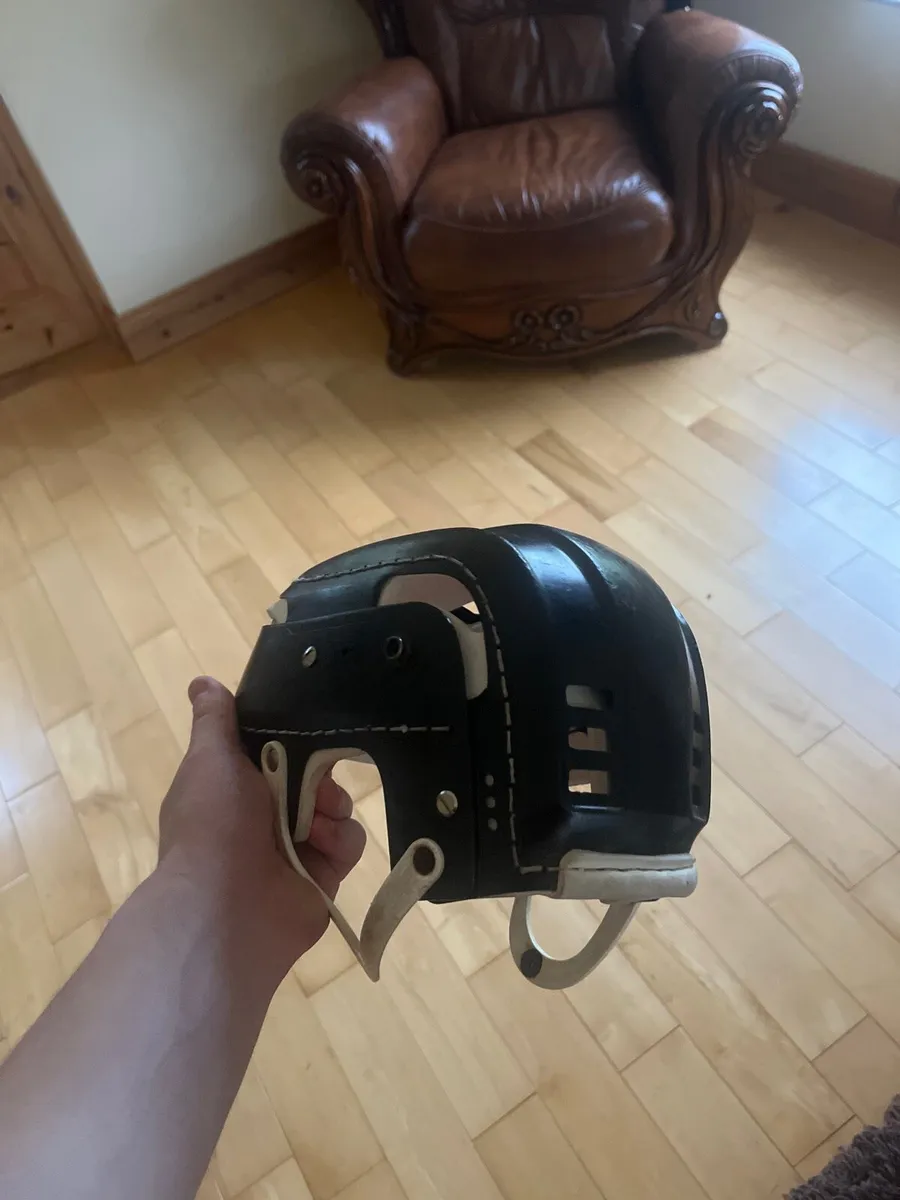 Oldstyle hurling helmet - Image 4