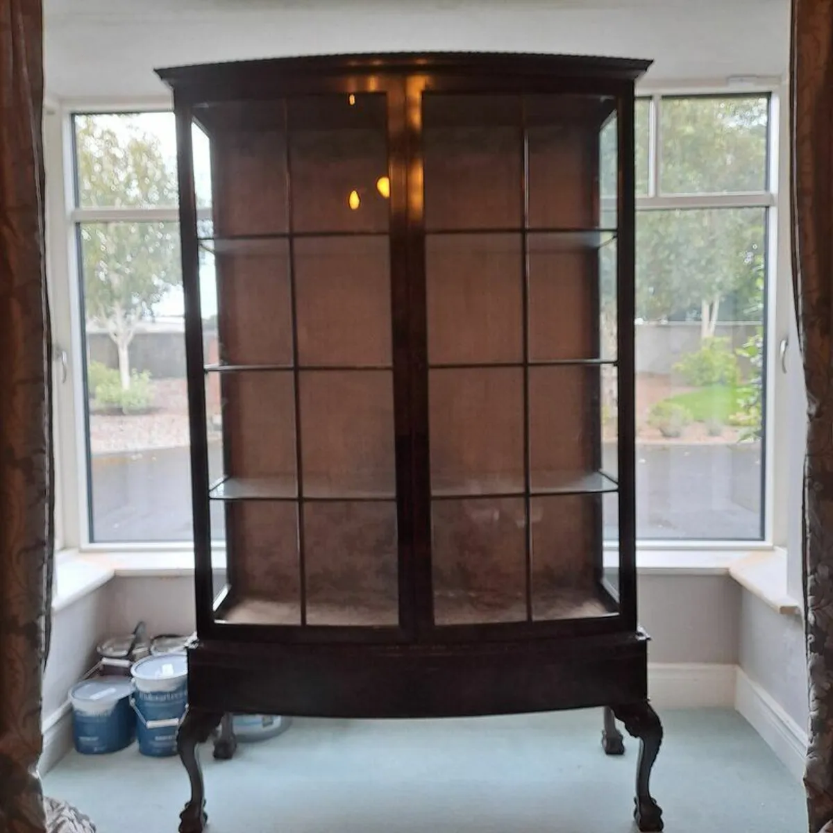 Bow front glass display unit - Image 1