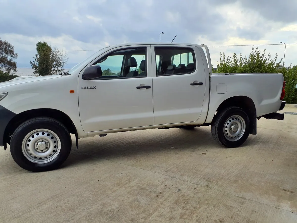 2014 Toyota Hilux 2.5 D4D  CVRT'd 10/2026 - Image 3