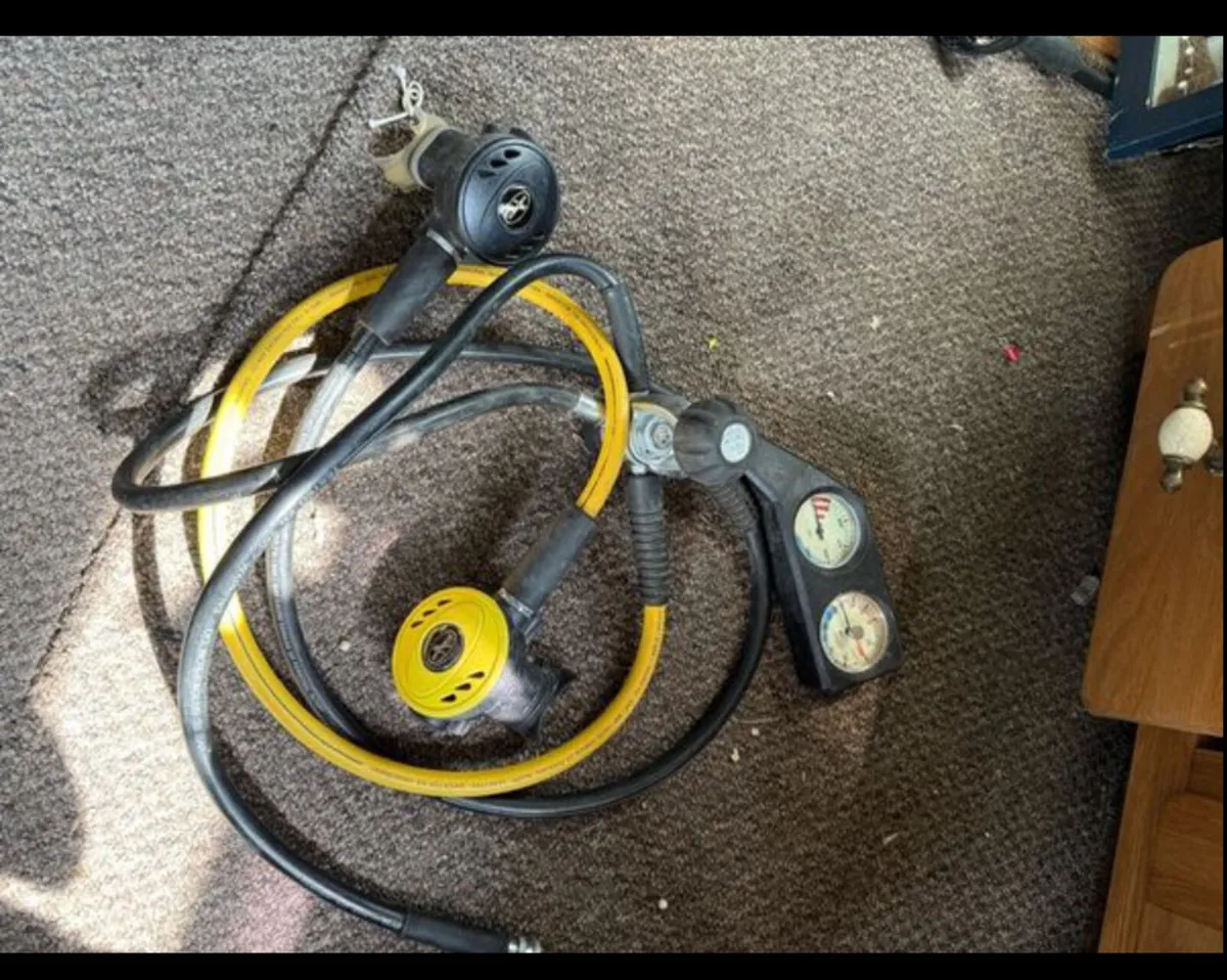 Scuba diving regulator set - Image 1
