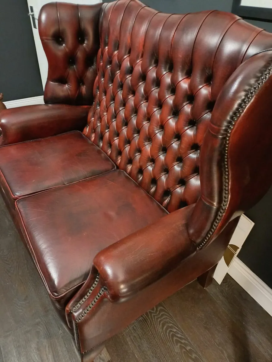 Chesterfield 2 seater Queen Anne style sofa - Image 3