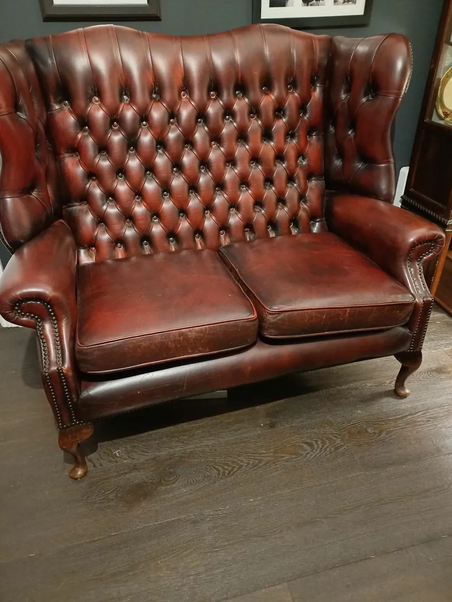Chesterfield 2 seater Queen Anne style sofa - Image 4