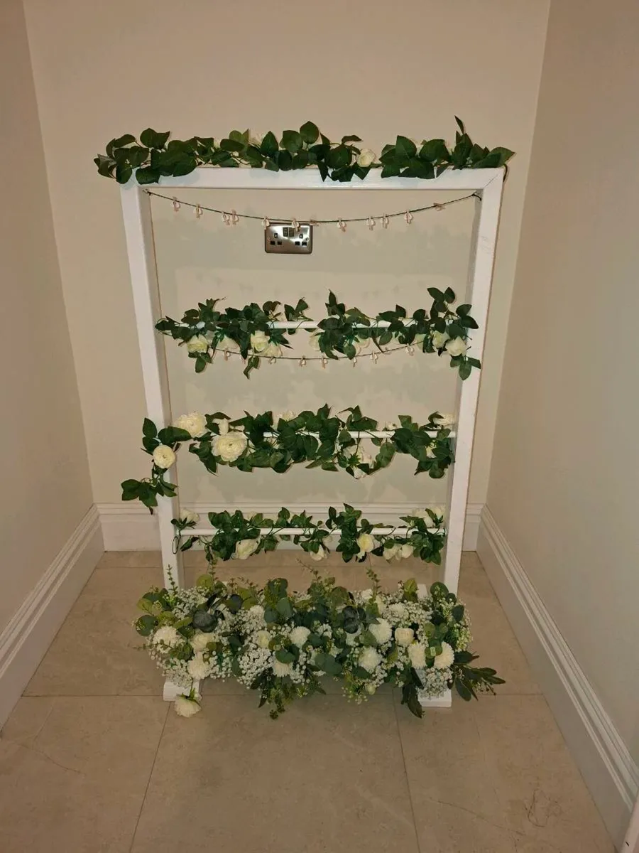 Wedding photo stand with Flowers and 18 Pew Ends - Image 2