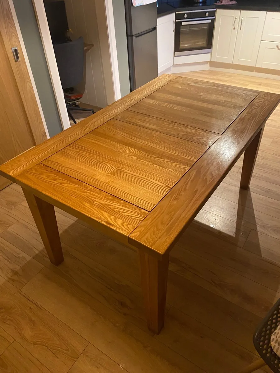 Oak dining table - Image 1