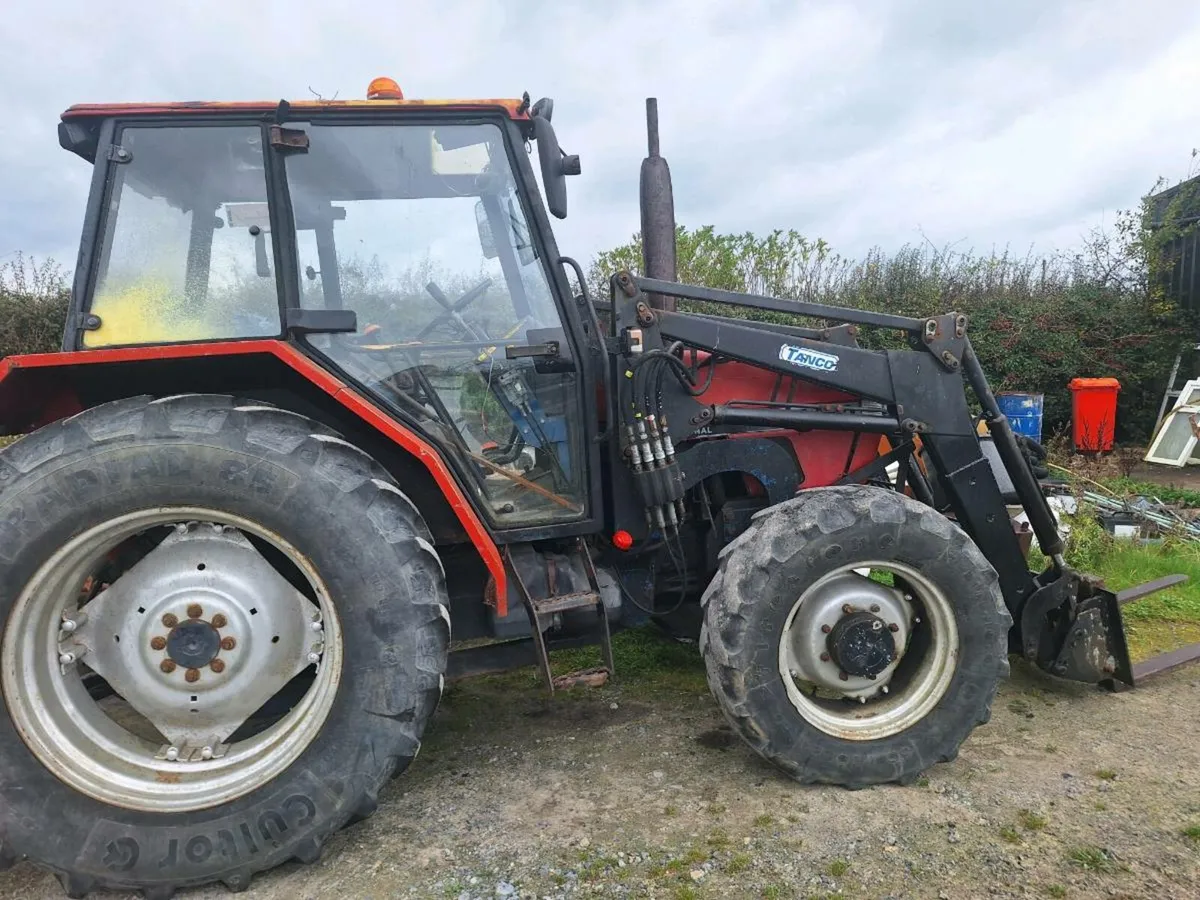 CASE 4230 TRACTOR & LOADER - Image 2