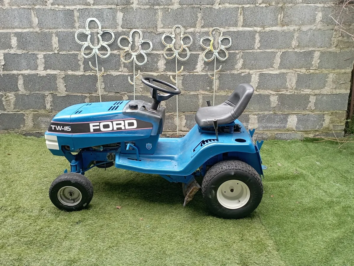 Garden lawn tractor - Image 1