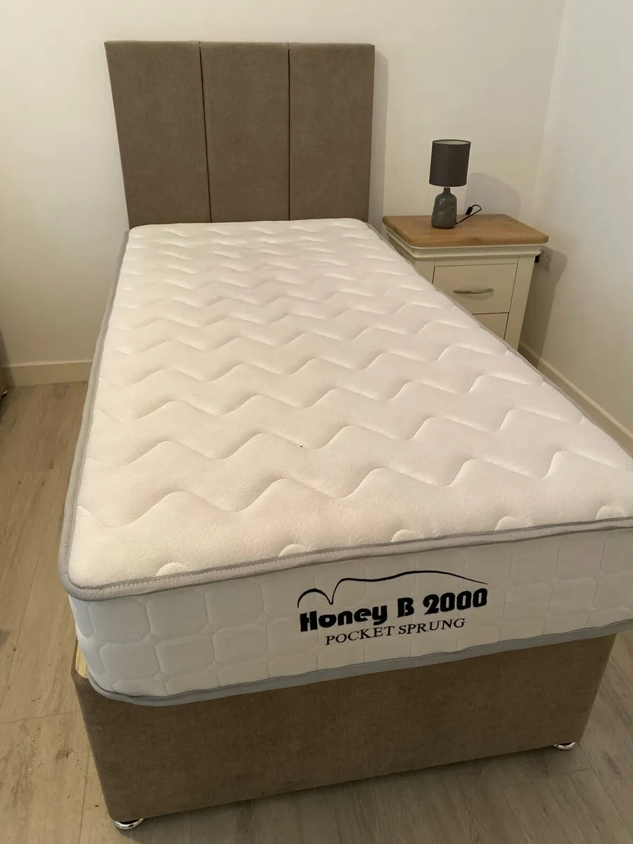 Single beds - Image 1