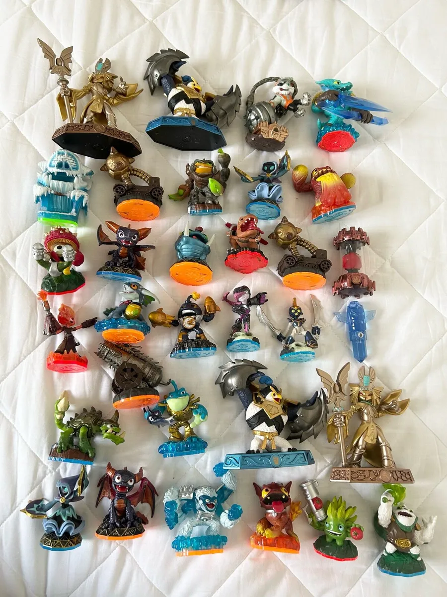 32 Undamaged Skylanders (€40 total posted)