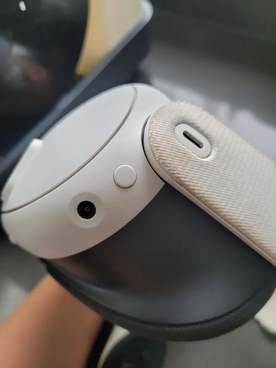Meta Quest 3 VR Headset - Image 1