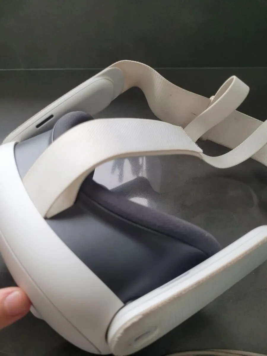 Meta Quest 3 VR Headset - Image 2
