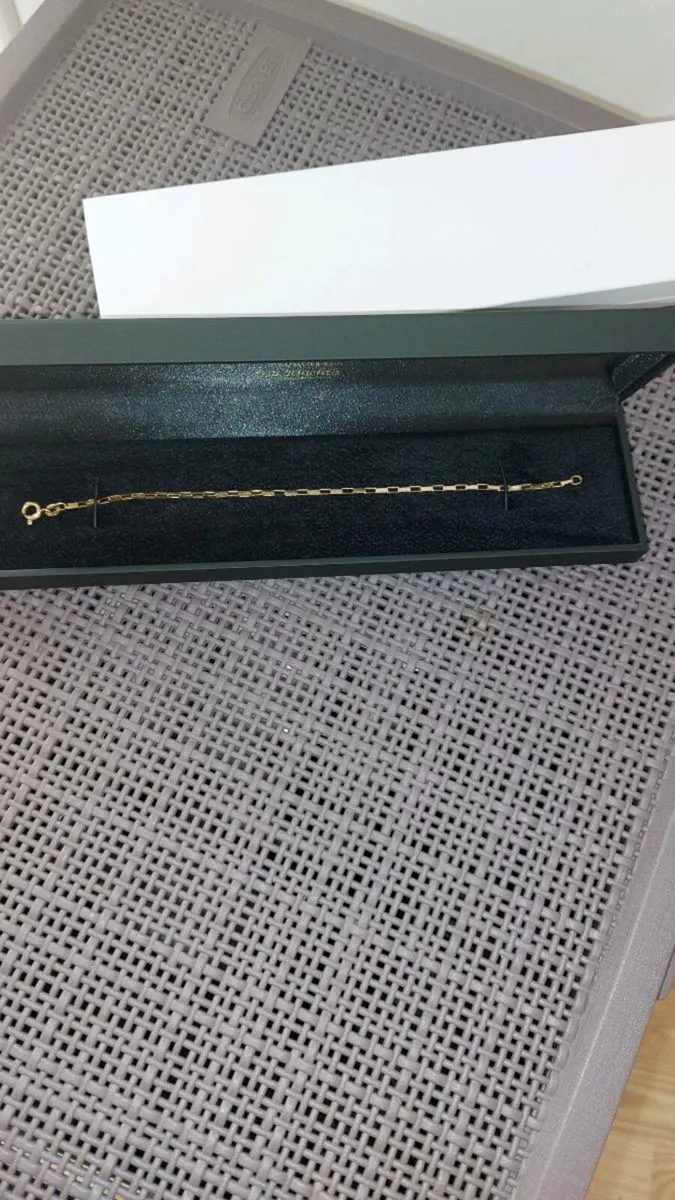 9ct gold bracelet - Image 1